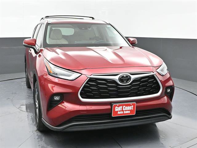 Certified 2024 Toyota Highlander XLE image 3