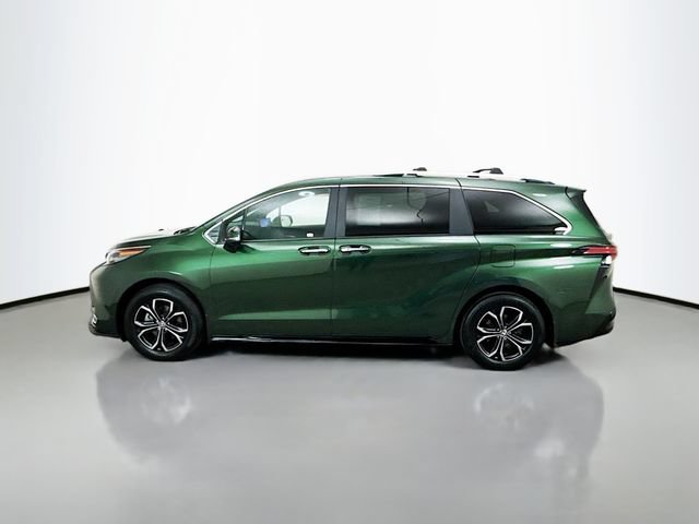 Used 2025 Toyota Sienna Platinum AWD/4WD image 4