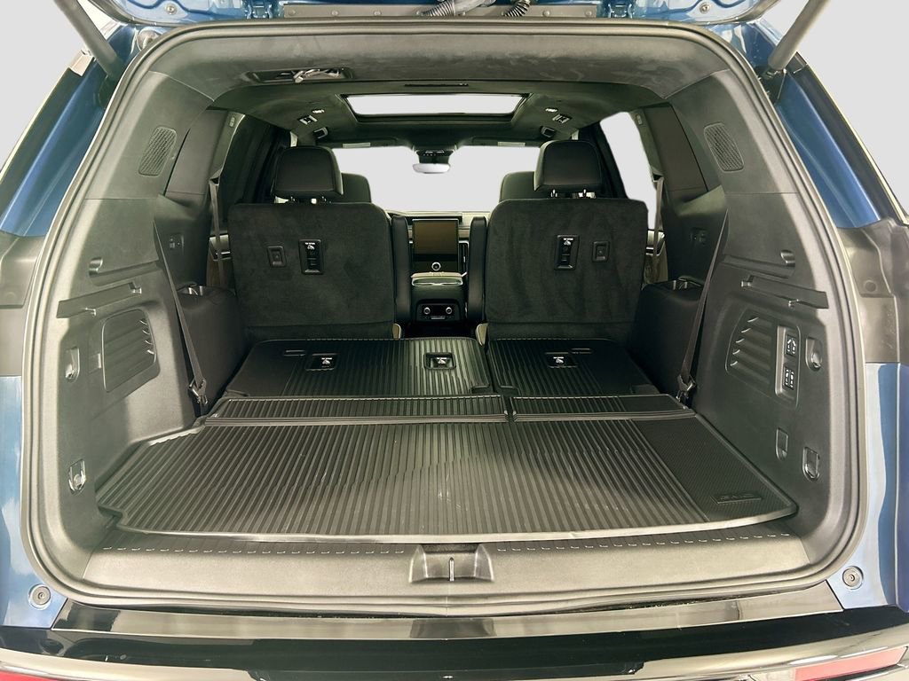 Used 2026 GMC Acadia Denali Ultimate w/ LPO, Floor Liner Package FWD image 27