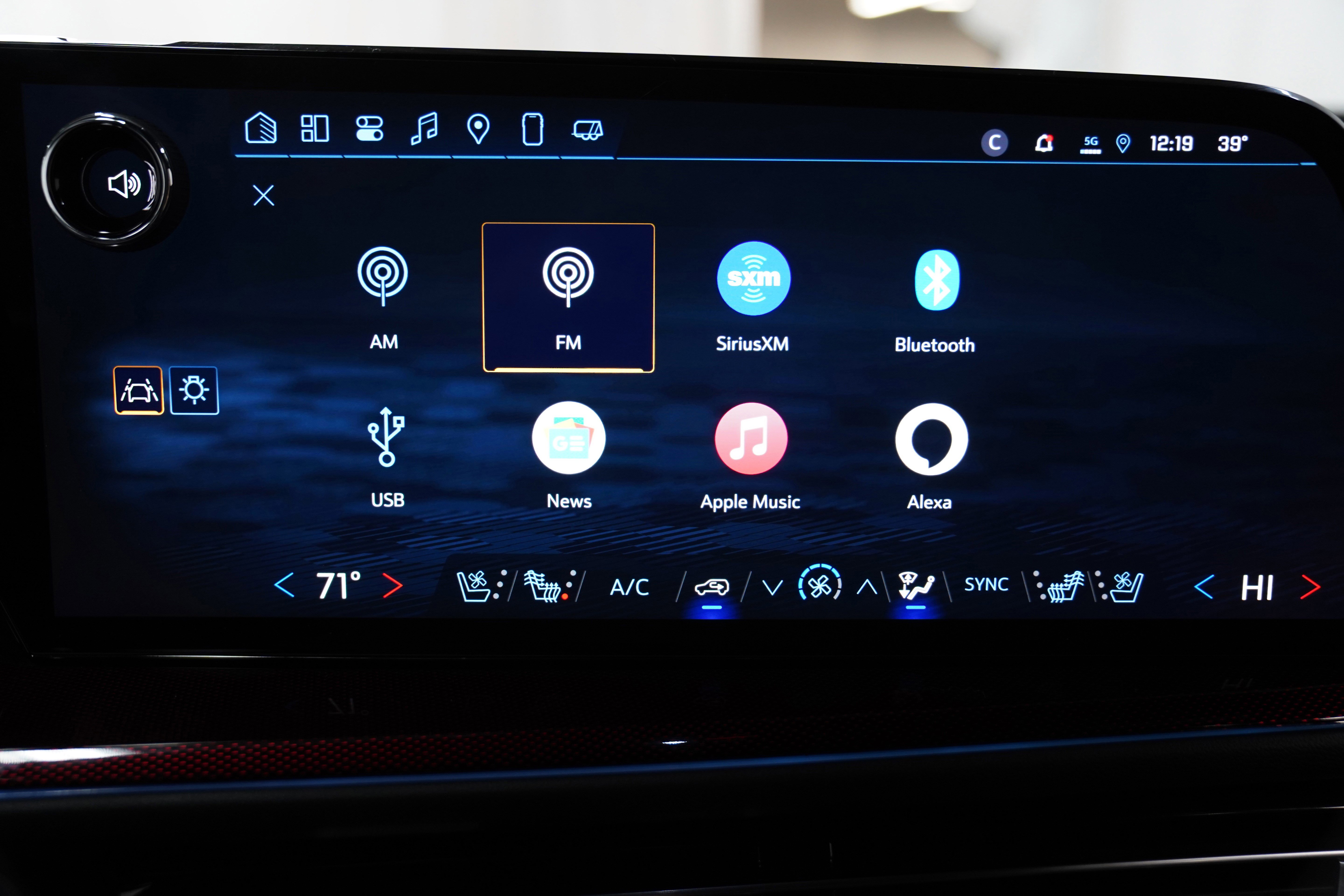 Used 2025 Chevrolet Traverse RS image 30