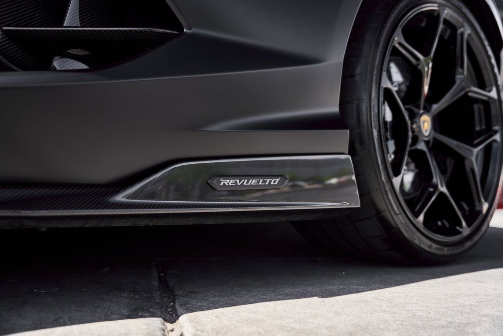 Used 2025 Lamborghini Revuelto image 15