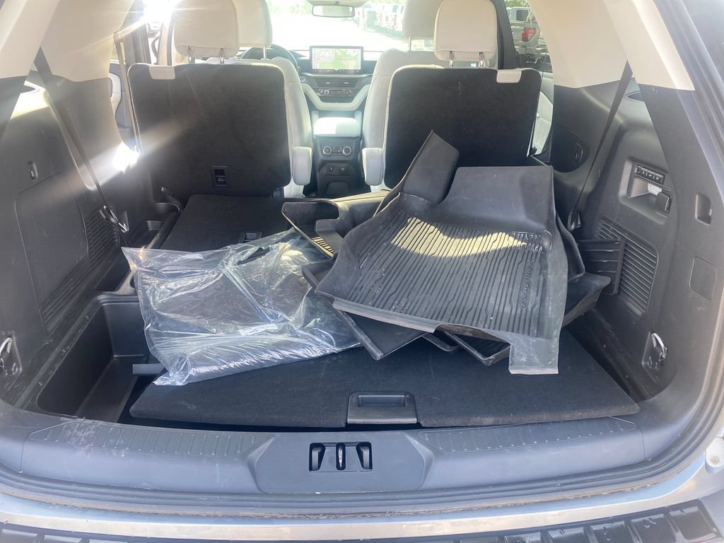 Used 2025 Ford Explorer Platinum w/ Ultimate Package AWD/4WD image 29