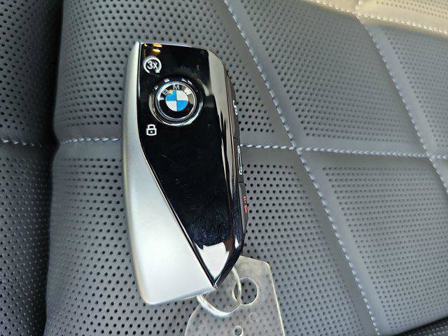 New 2025 BMW 750e xDrive w/ Premium Package image 37