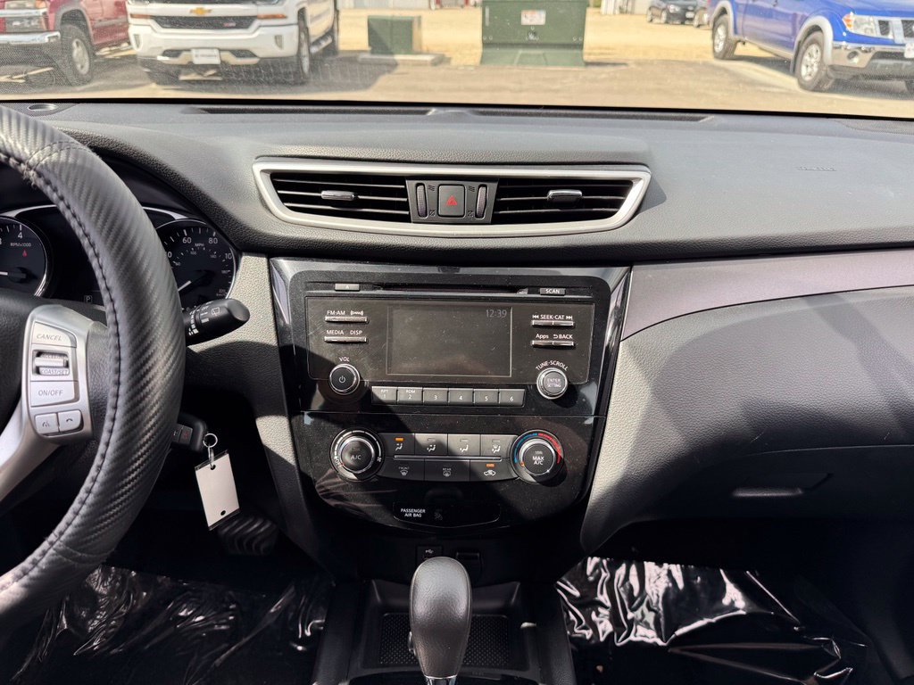 Used 2015 Nissan Rogue S AWD/4WD image 2
