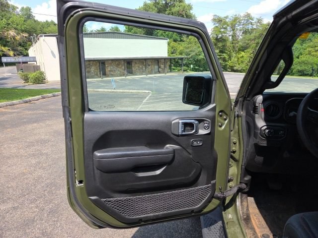 Used 2024 Jeep Wrangler Unlimited Rubicon w/ Technology Group AWD/4WD image 12