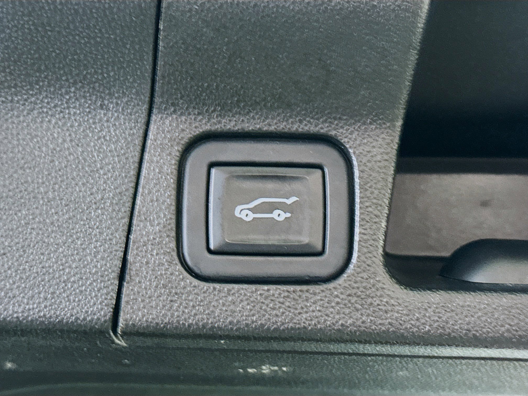 Used 2023 GMC Acadia SLT image 32