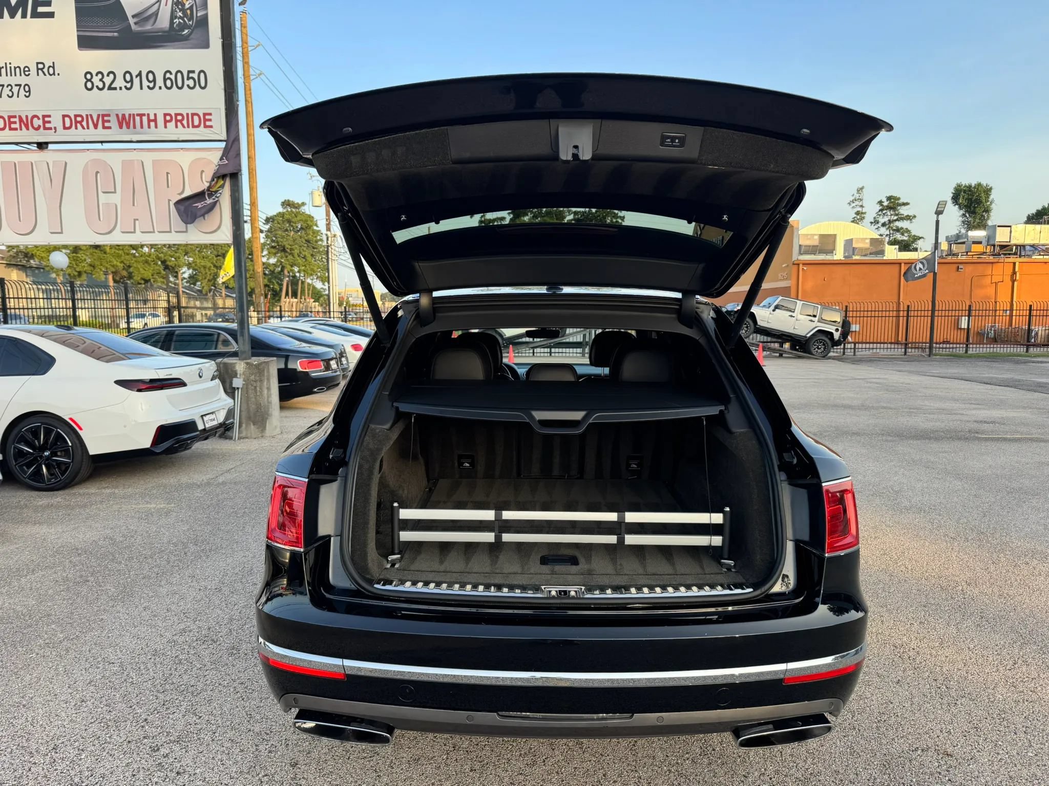Used 2018 Bentley Bentayga AWD/4WD image 41
