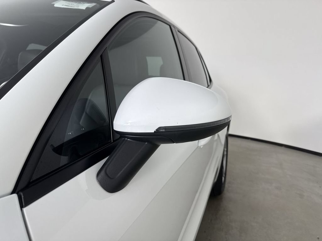 Certified 2017 Porsche Macan AWD/4WD image 12