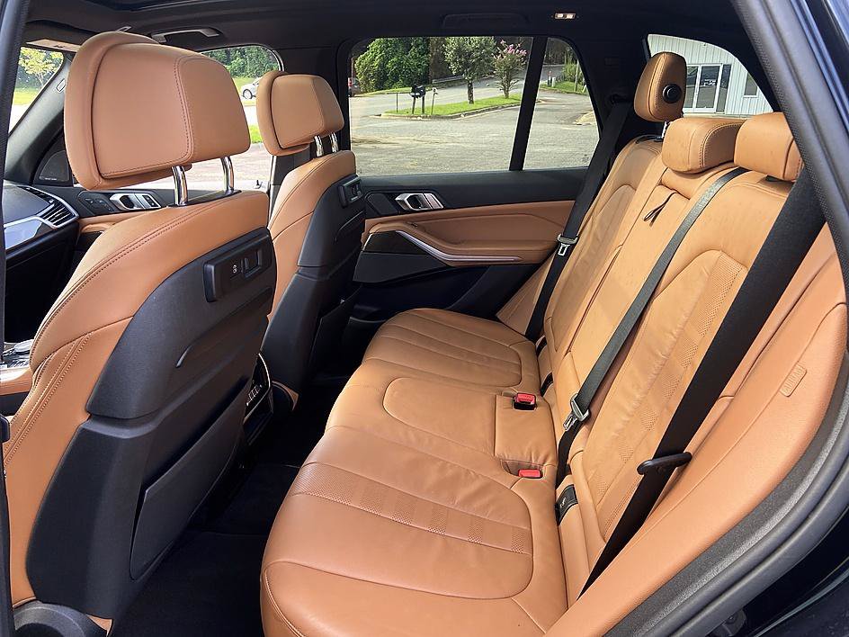 Used 2019 BMW X5 xDrive40i w/ M Sport Package AWD/4WD image 13