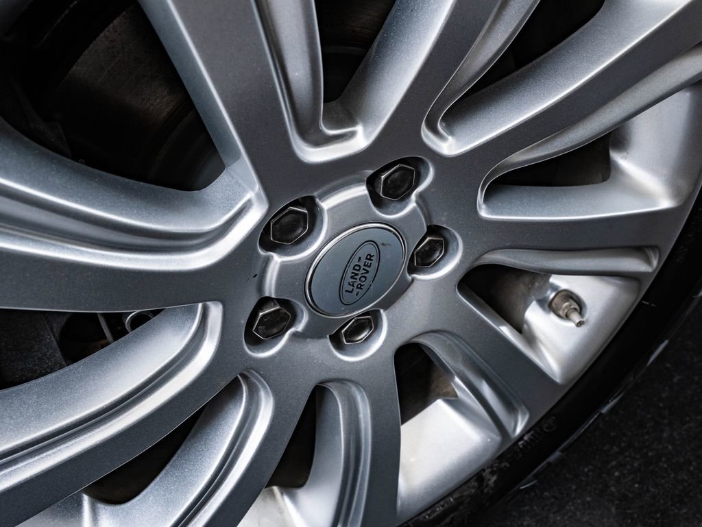 Used 2018 Land Rover Discovery Sport SE image 8