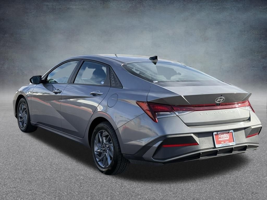 Used 2024 Hyundai Elantra SEL image 6