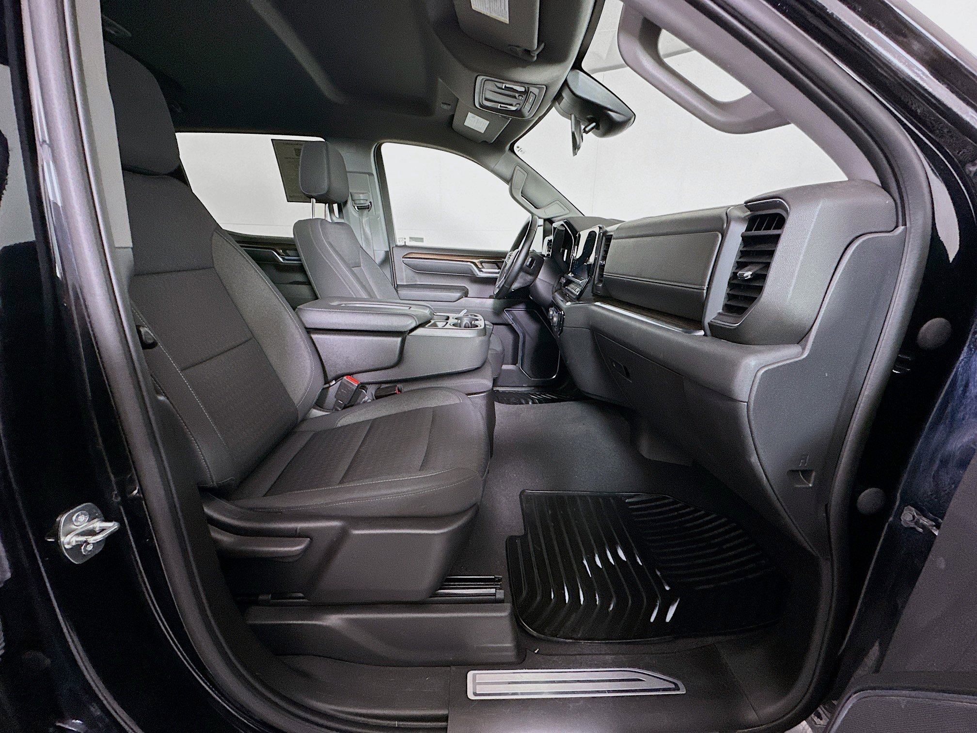 Used 2023 Chevrolet Silverado 1500 LT AWD/4WD image 29