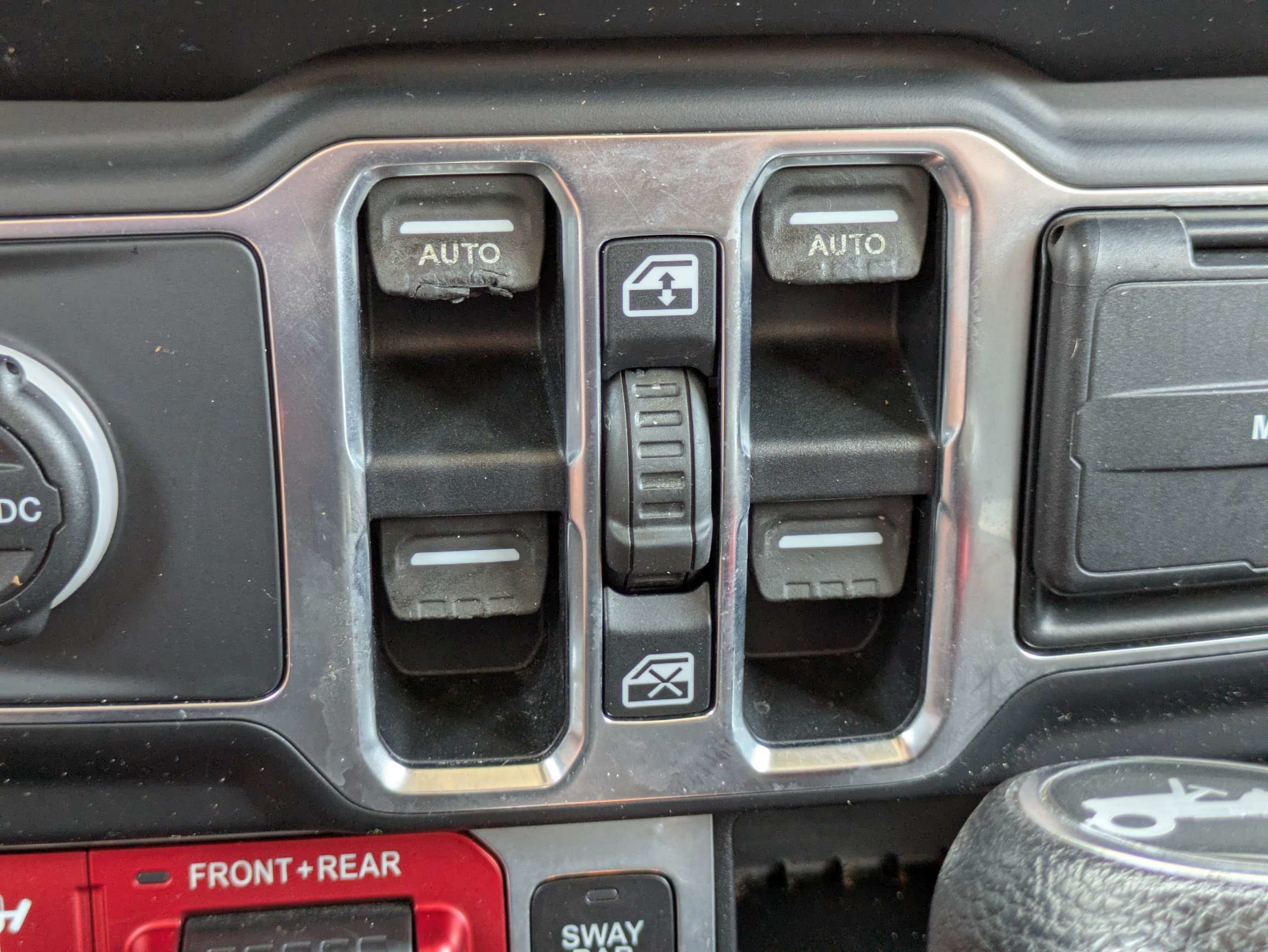 Used 2018 Jeep Wrangler Unlimited Rubicon AWD/4WD image 23