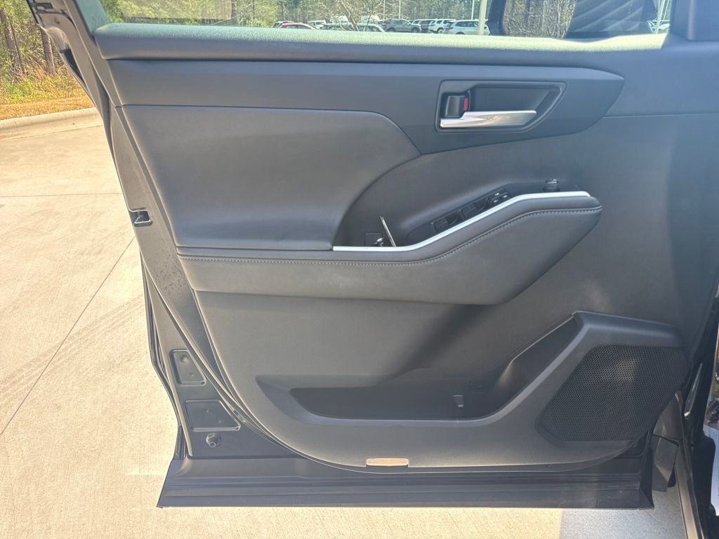 Used 2023 Toyota Highlander XSE image 14