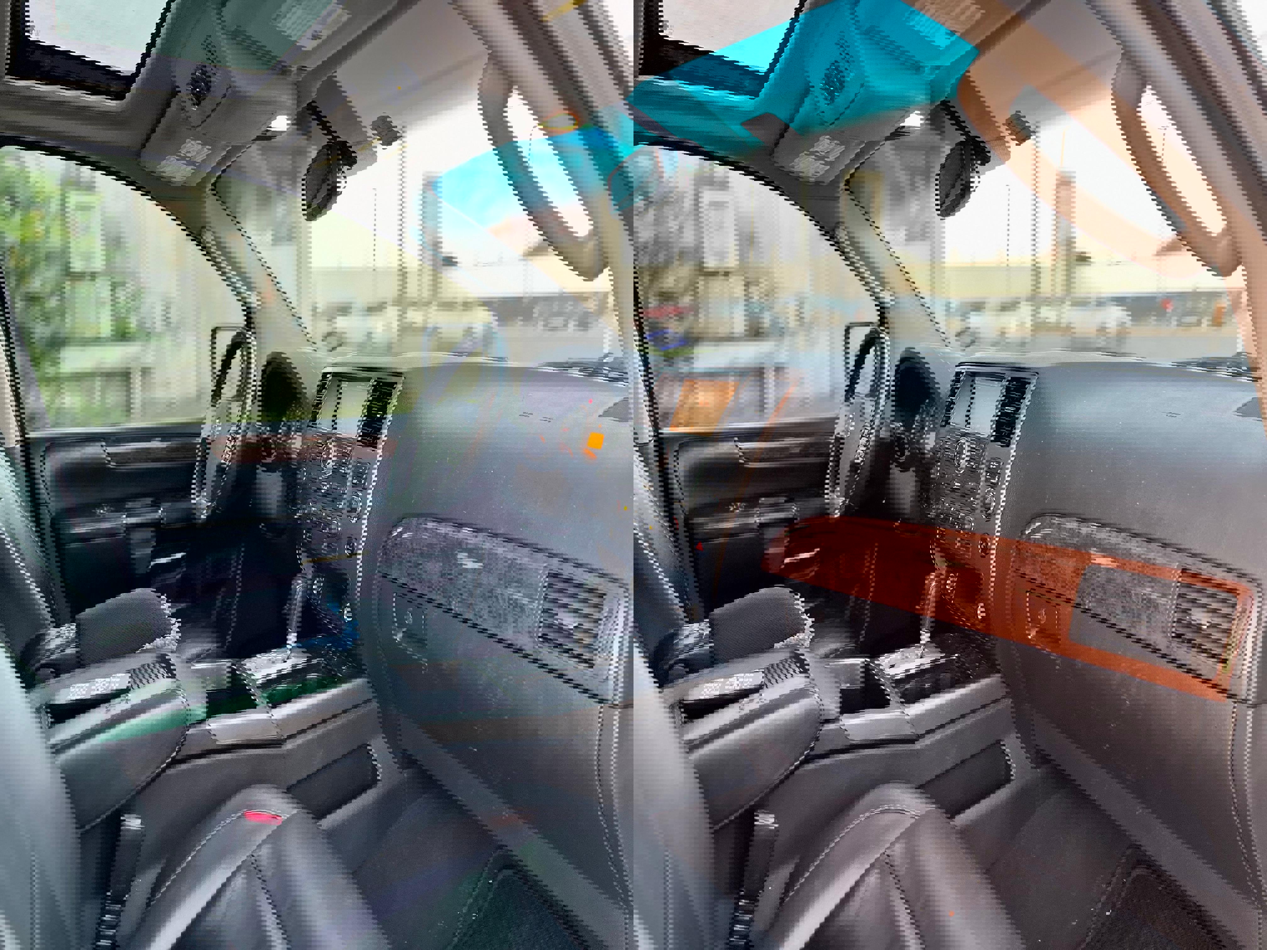 Used 2010 Nissan Armada Platinum image 6