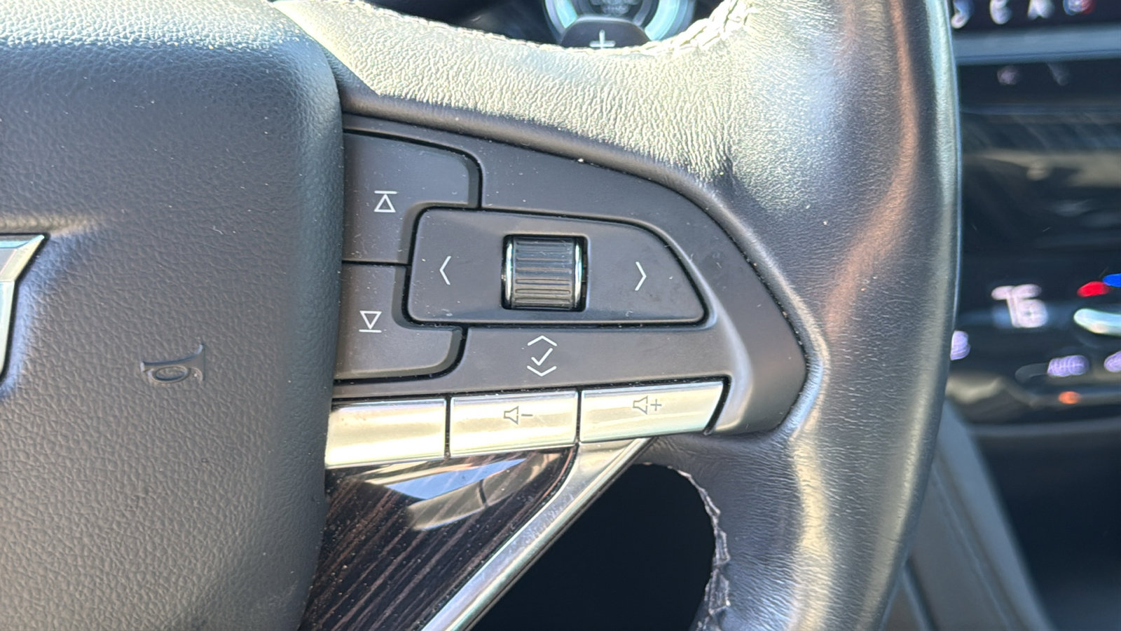 Used 2022 Cadillac XT6 Premium Luxury w/ Technology Package image 17