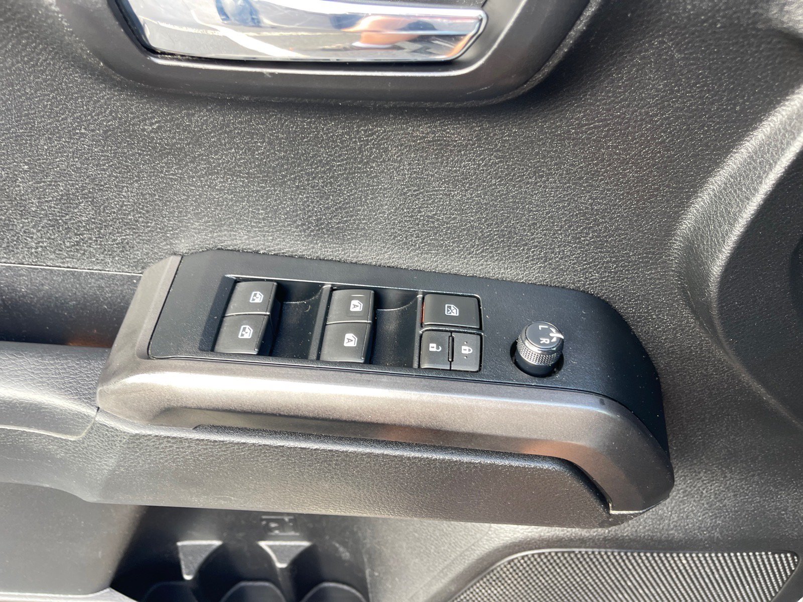 Used 2021 Toyota Tacoma TRD Off-Road w/ Technology Package AWD/4WD image 8