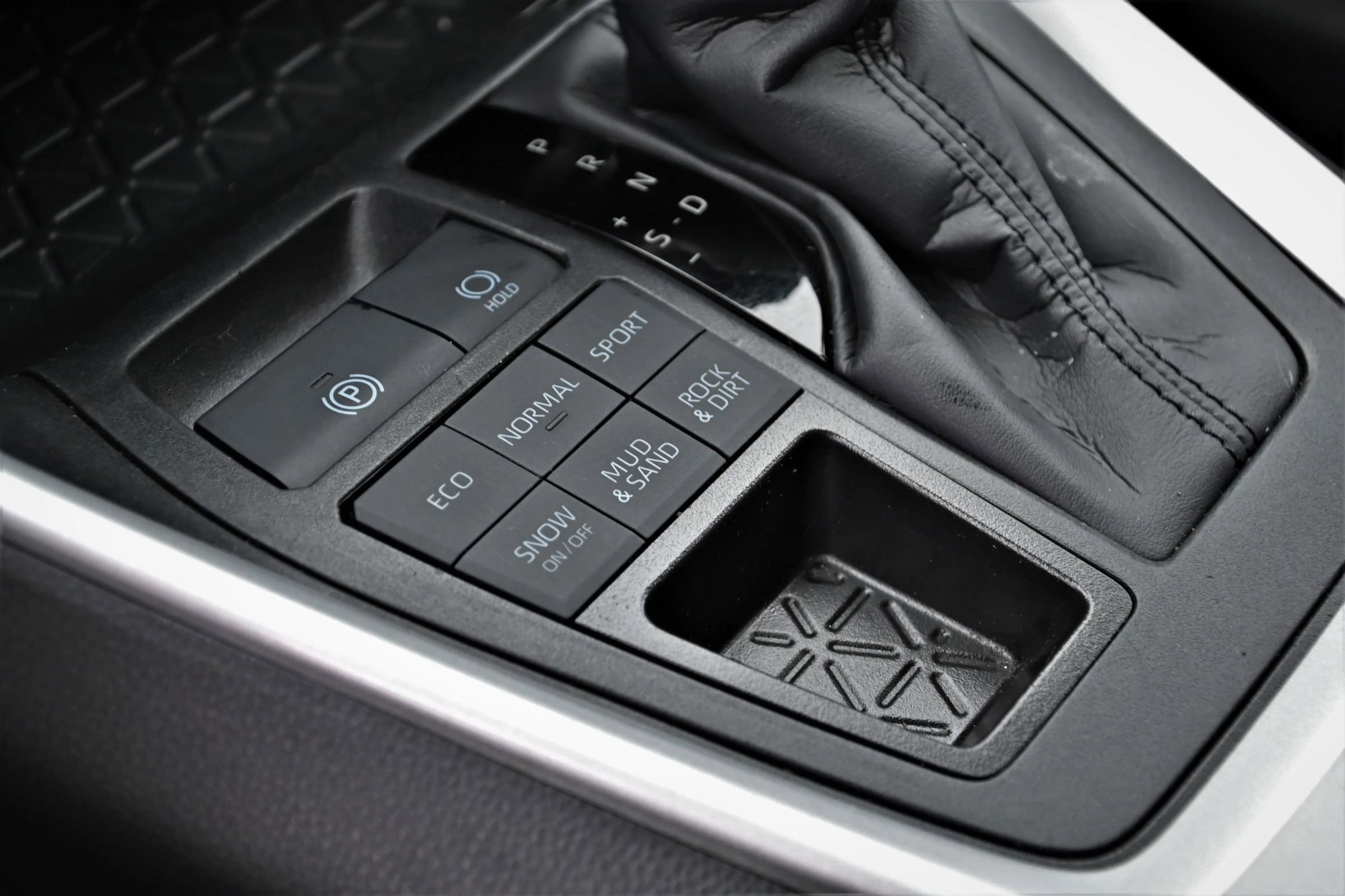 Used 2025 Toyota RAV4 LE image 10