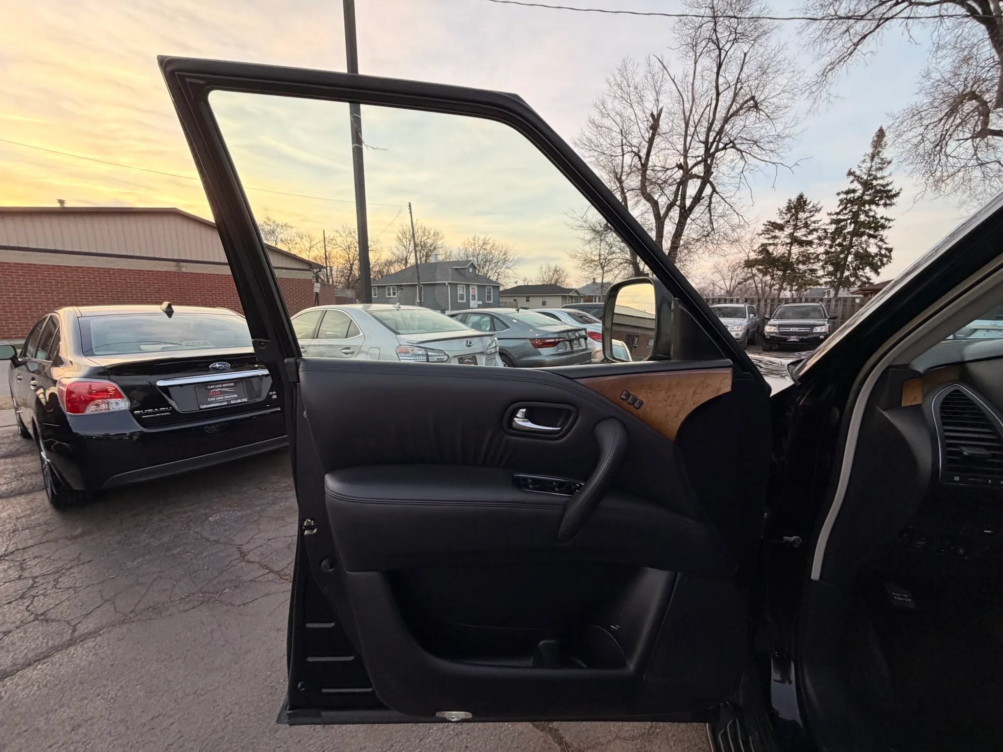 Used 2011 INFINITI QX56 4WD w/ Theater Pkg image 11