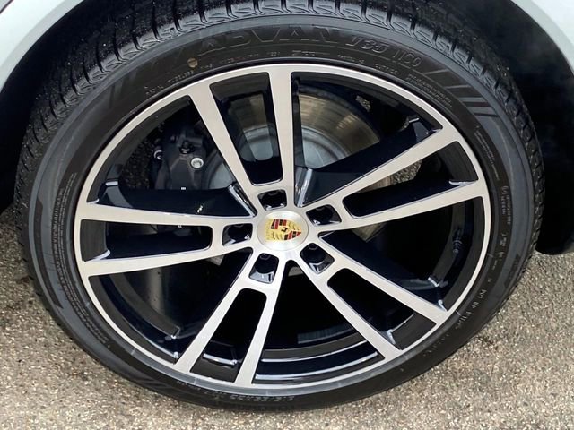 Used 2024 Porsche Cayenne image 31