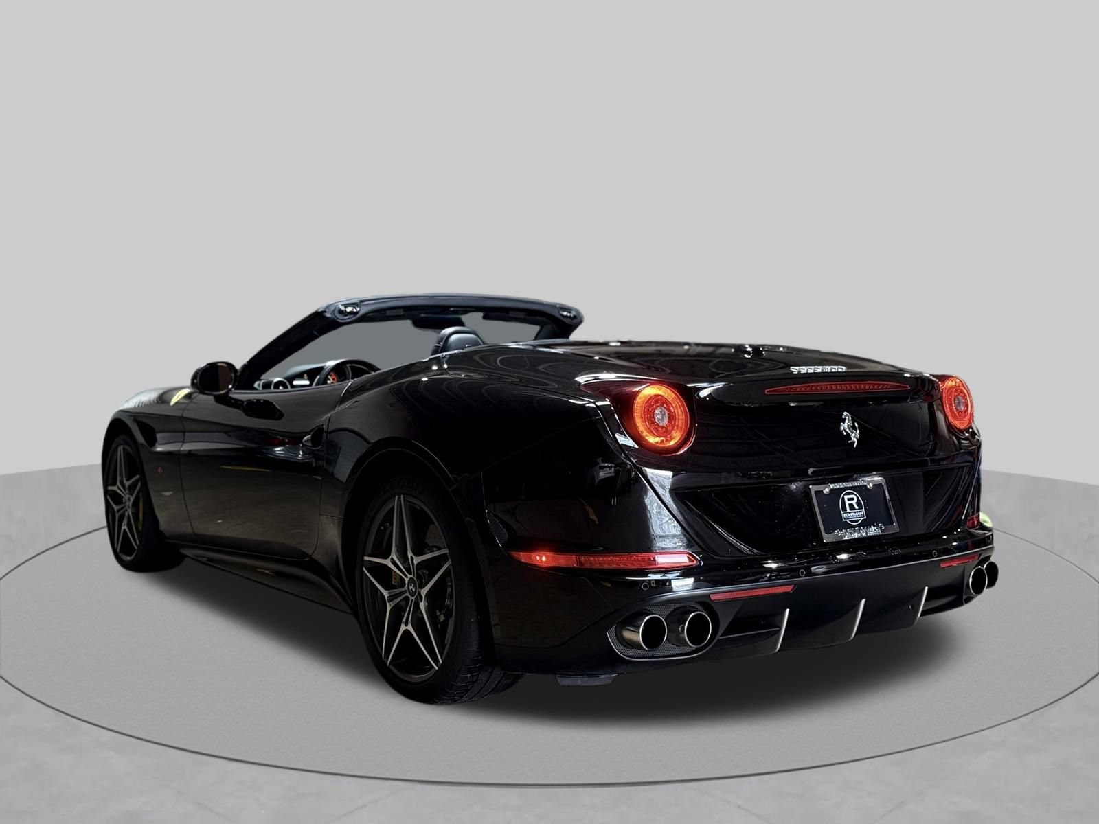 Used 2015 Ferrari California T RWD image 25