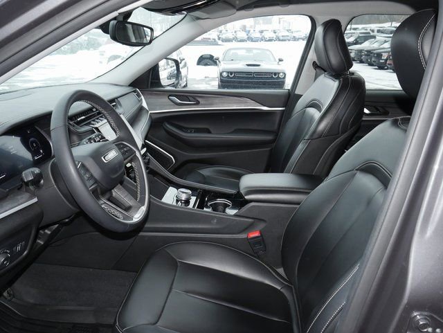 Used 2023 Jeep Grand Cherokee L Limited image 2