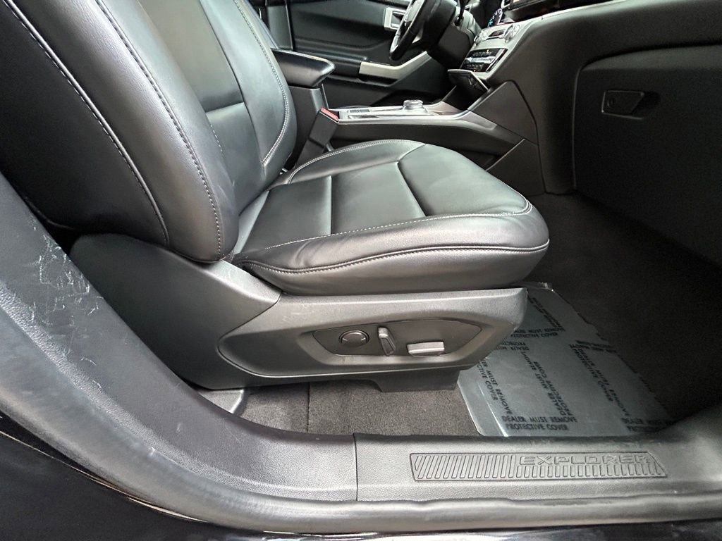 Used 2022 Ford Explorer XLT w/ Equipment Group 202A image 22