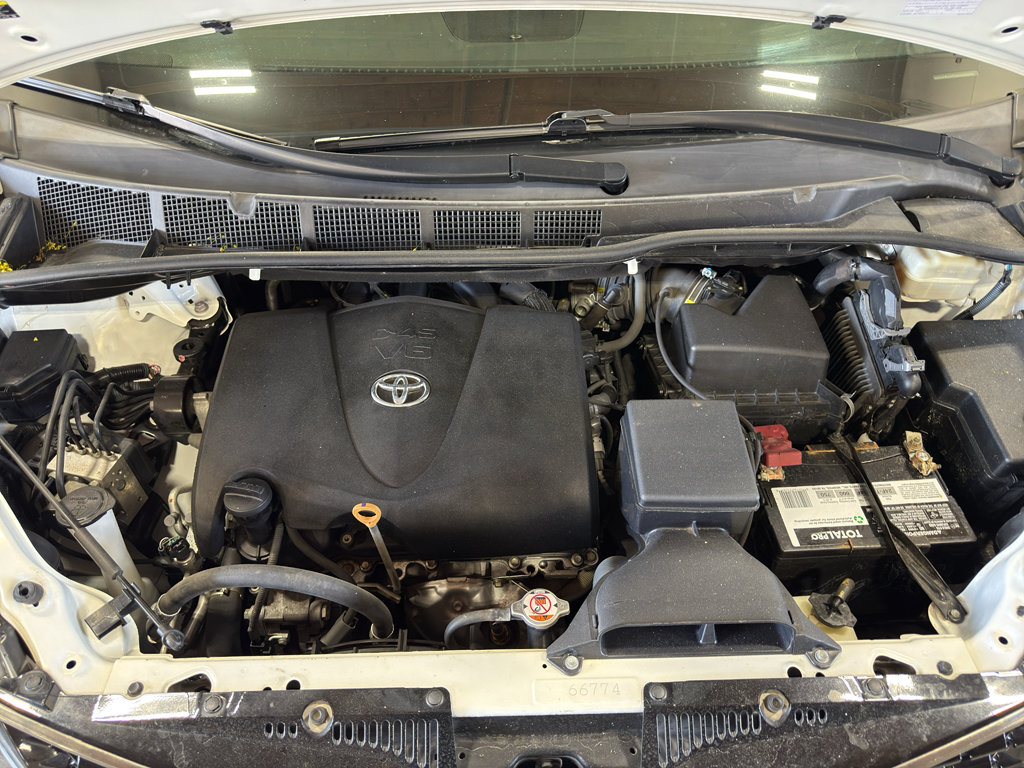 Used 2018 Toyota Sienna SE Premium FWD image 25