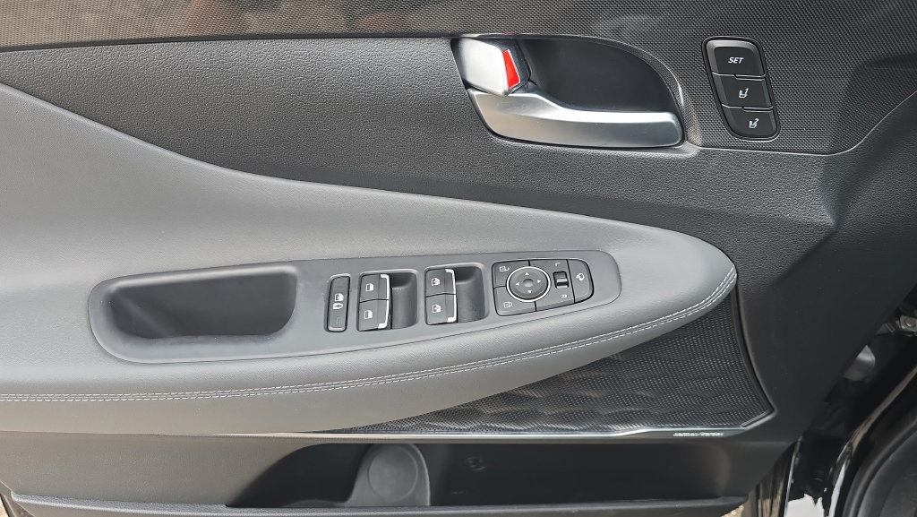 Used 2023 Hyundai Santa Fe Limited FWD image 16