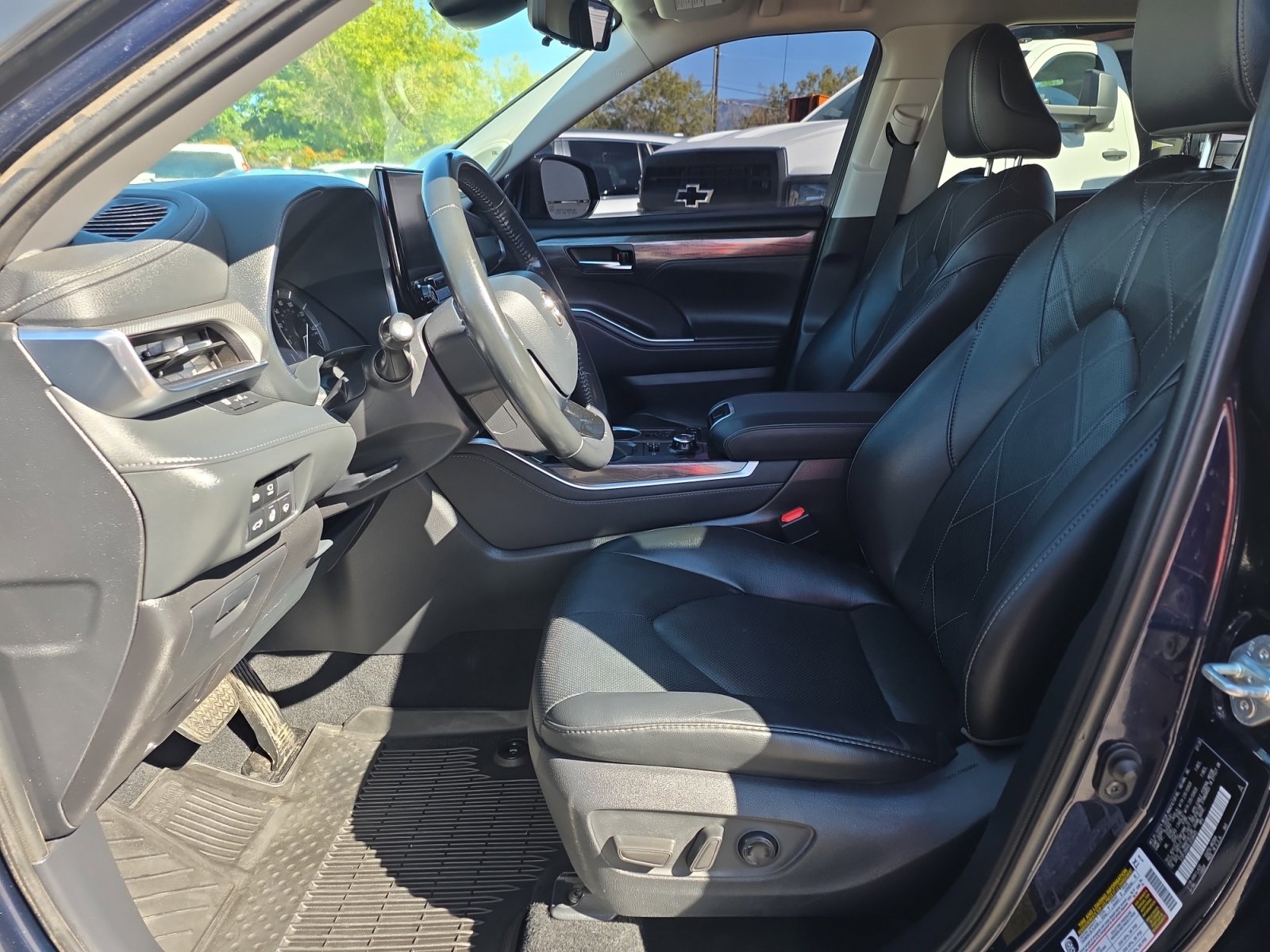 Used 2020 Toyota Highlander Platinum image 12