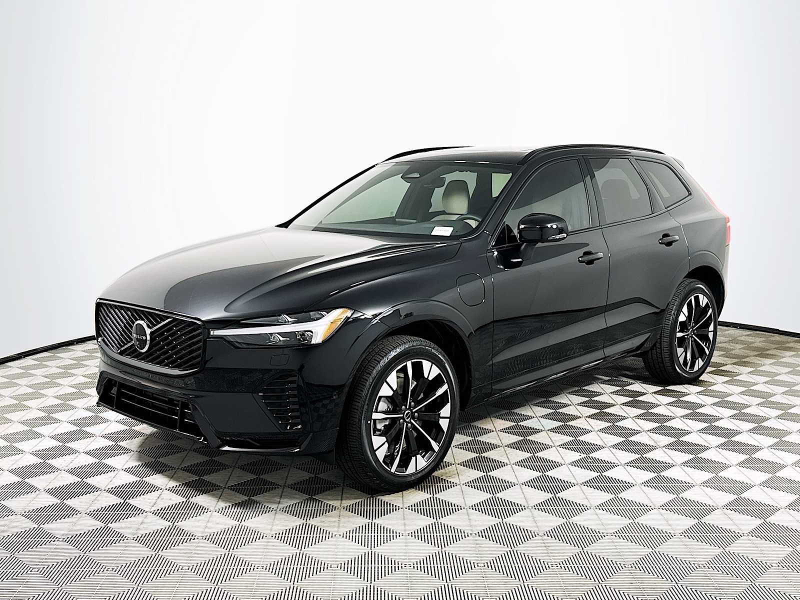 New 2026 Volvo XC60 T8 Plus w/ Protection Package Premier AWD/4WD image 3