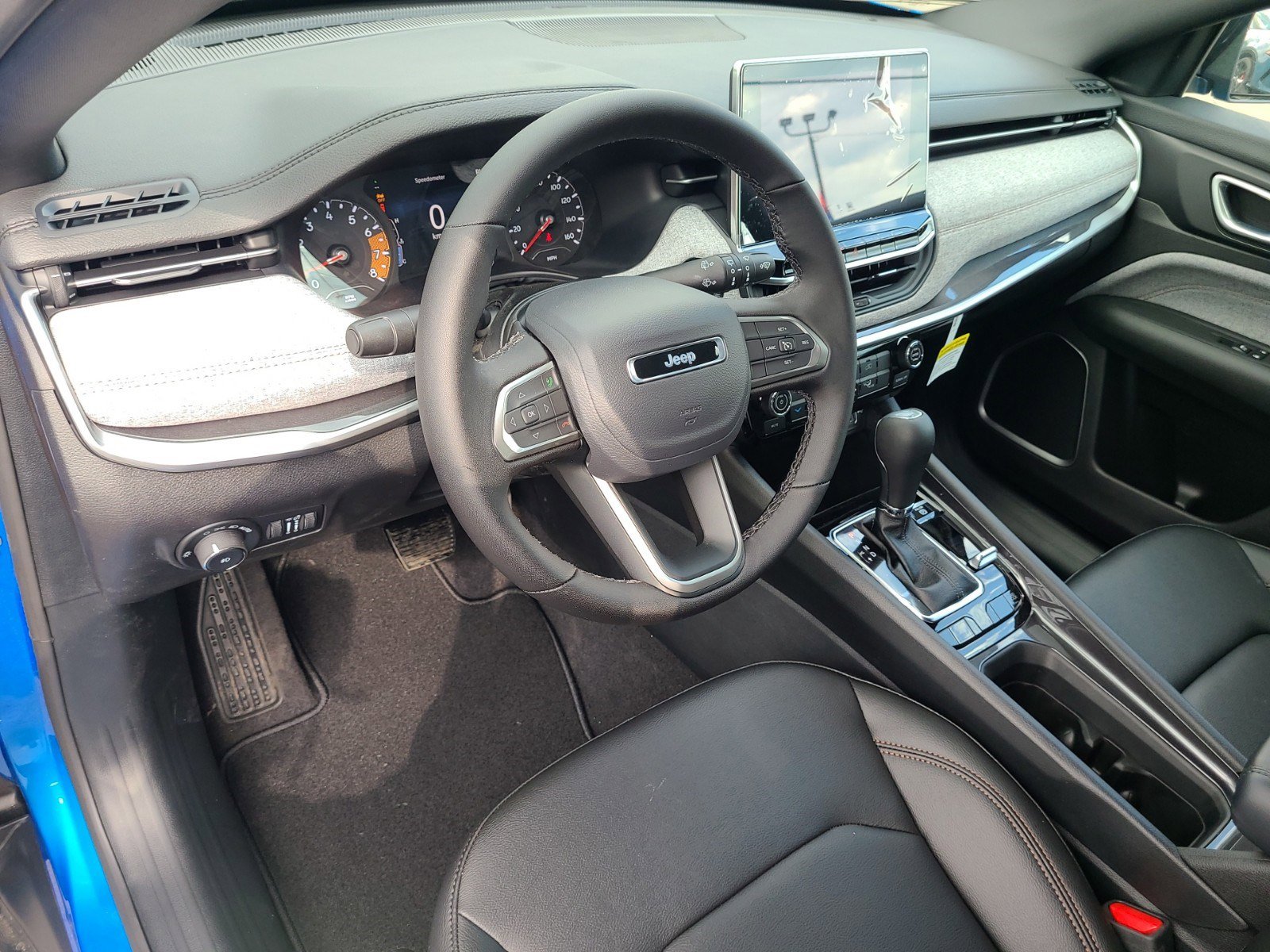 Used 2024 Jeep Compass Latitude image 6