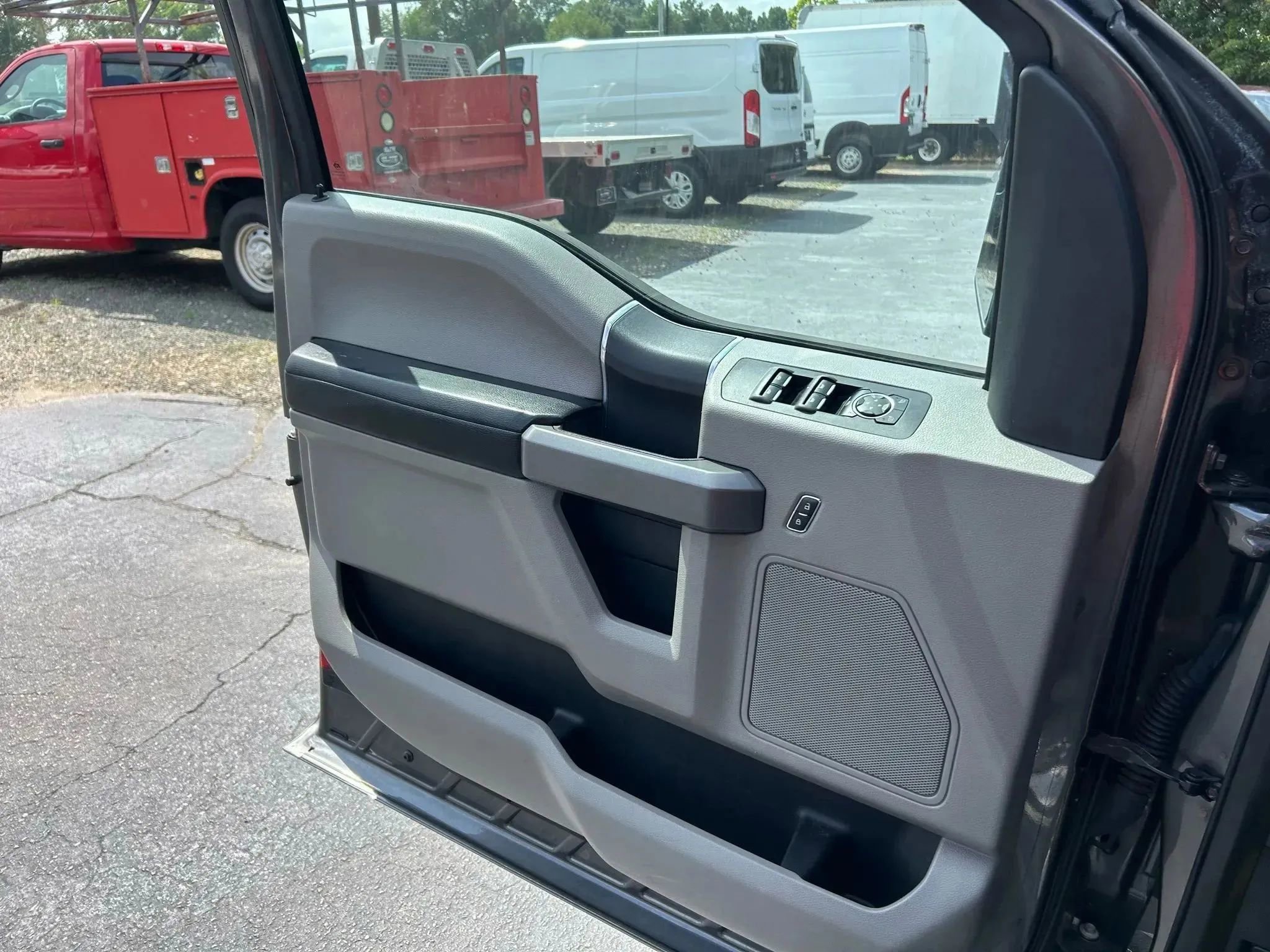 Used 2015 Ford F150 XLT w/ Equipment Group 301A Mid AWD/4WD image 27