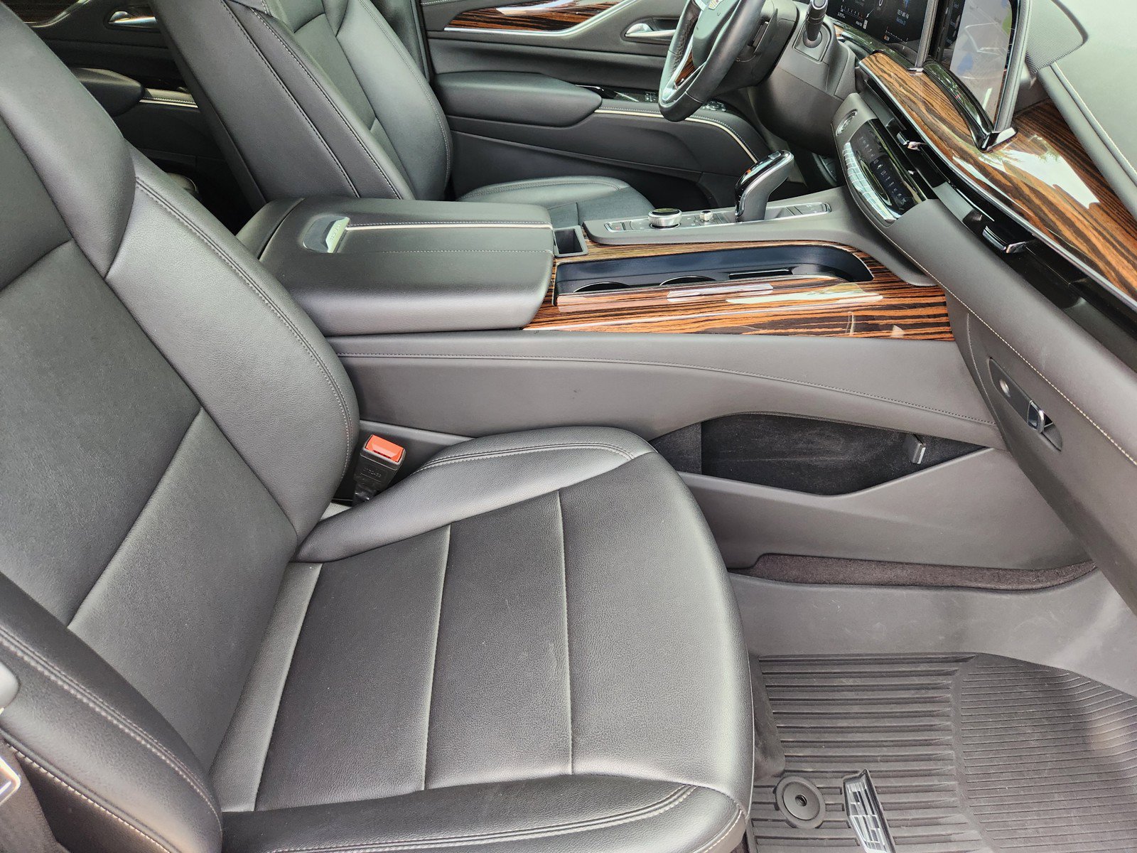 Certified 2024 Cadillac Escalade ESV Luxury RWD image 11