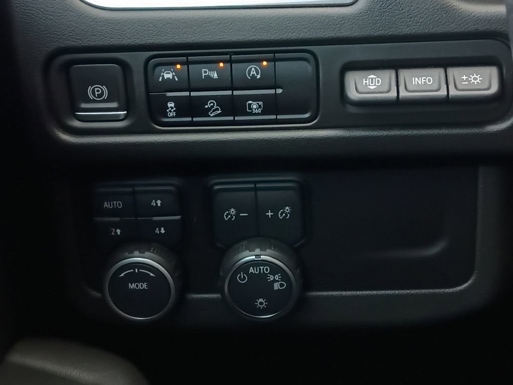 Used 2023 Chevrolet Tahoe High Country w/ Premium Package 2 AWD/4WD image 12