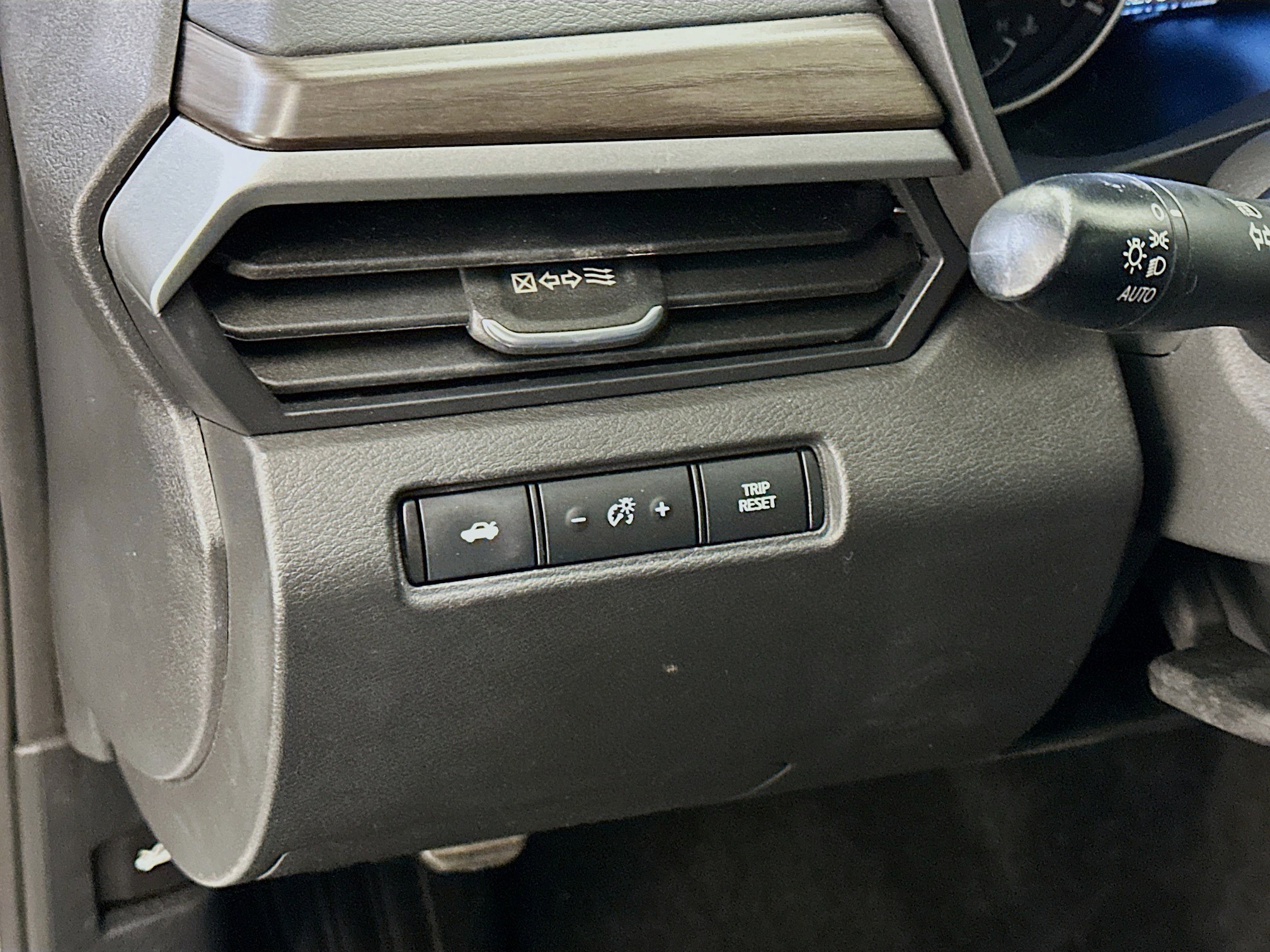 Used 2024 Nissan Altima 2.5 SV FWD image 17