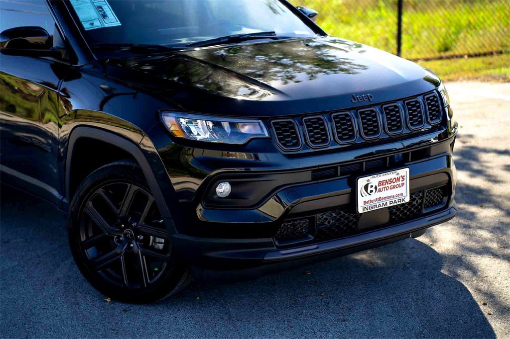 New 2026 Jeep Compass Latitude image 3