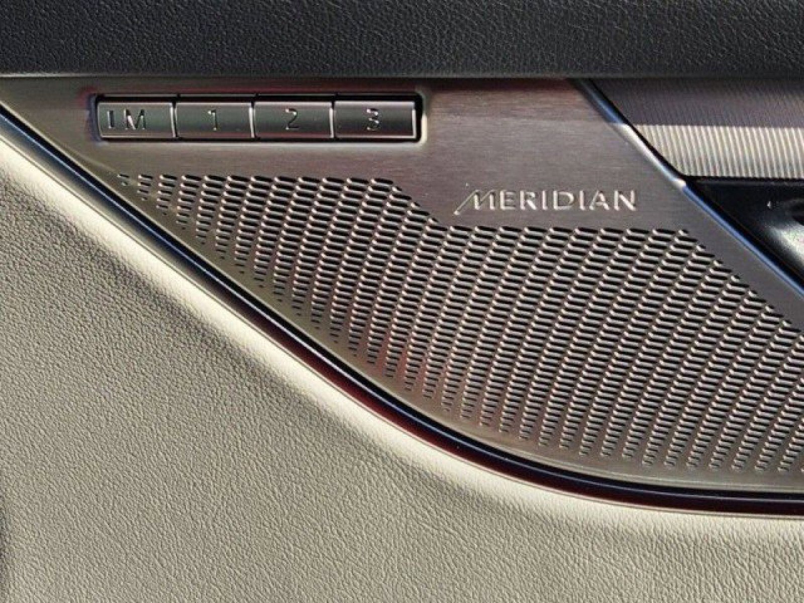 New 2024 Jaguar F-PACE R-Dynamic S image 24