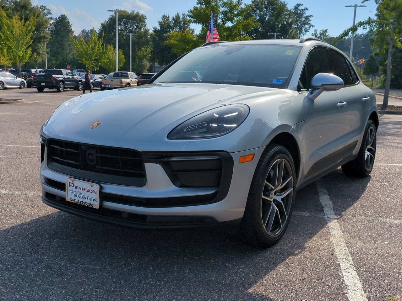 Used 2025 Porsche Macan AWD/4WD image 8