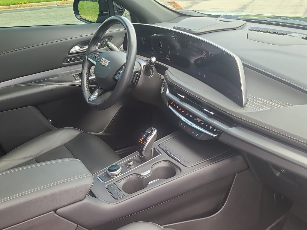 Used 2024 Cadillac XT4 Premium Luxury w/ Technology Package AWD/4WD image 28