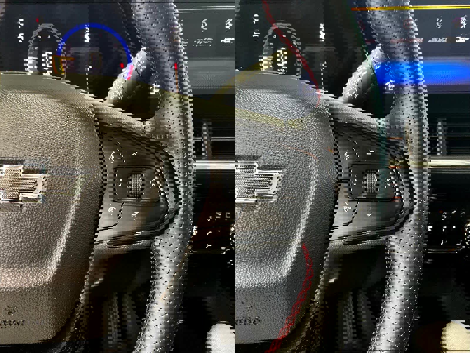 Used 2024 Chevrolet Trax RS w/ Driver Confidence Package FWD image 23