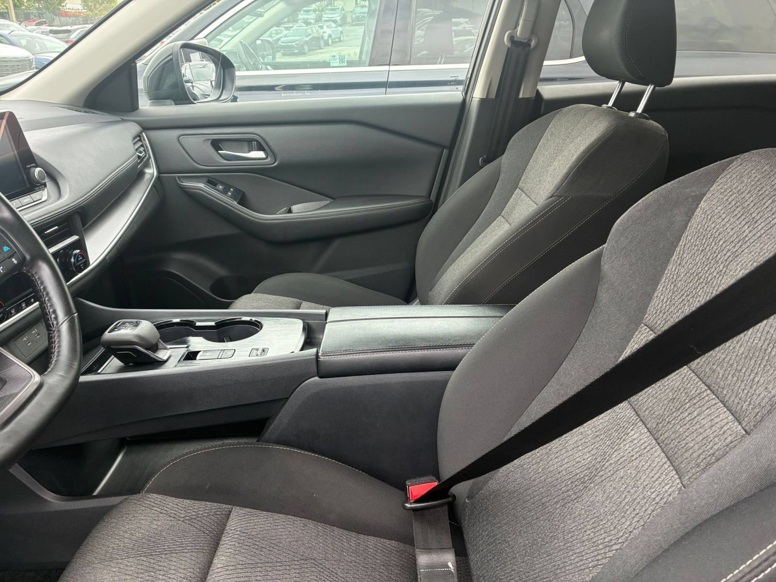 Used 2025 Nissan Rogue SV FWD image 22