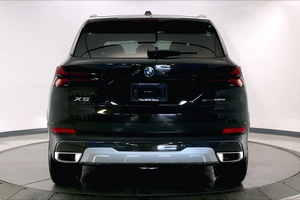 New 2026 BMW X5 xDrive50e w/ Climate Comfort Package AWD/4WD image 3