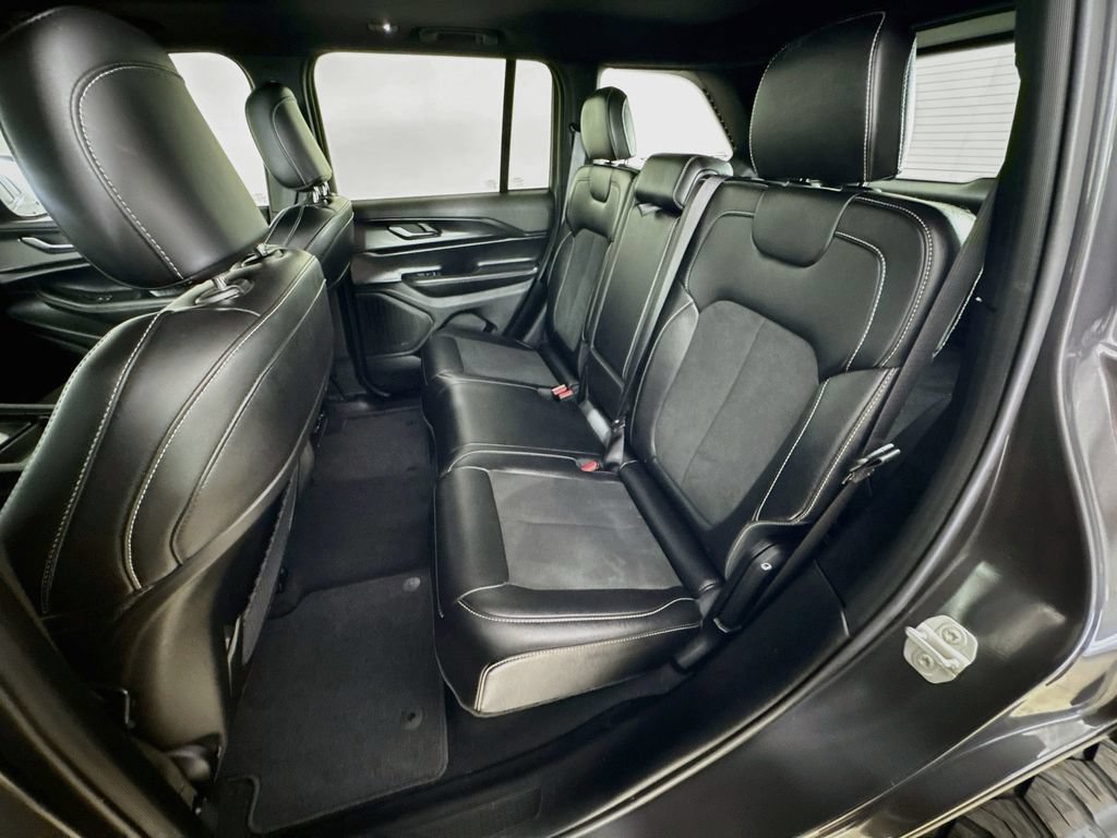 Certified 2025 Jeep Grand Cherokee Altitude AWD/4WD image 23
