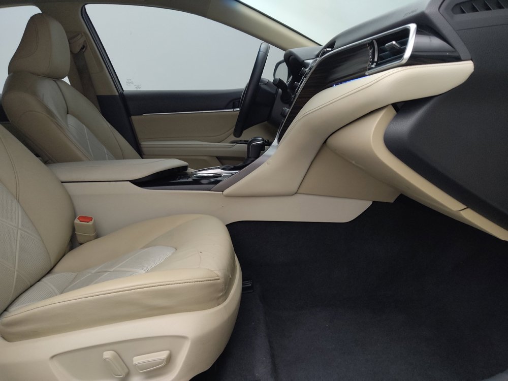 Used 2018 Toyota Camry XLE FWD image 21