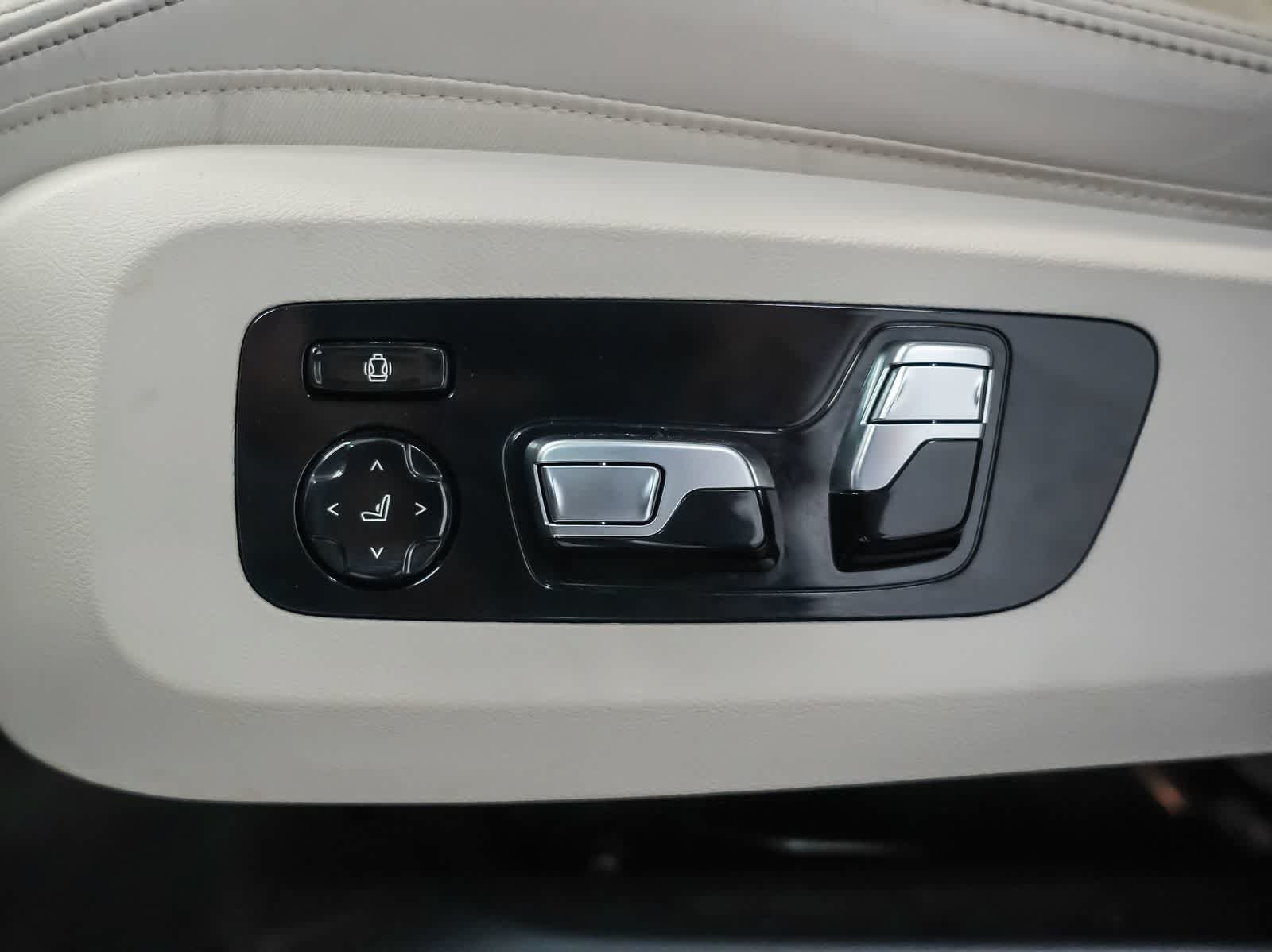Used 2024 BMW X7 M60i w/ Executive Package AWD/4WD image 26