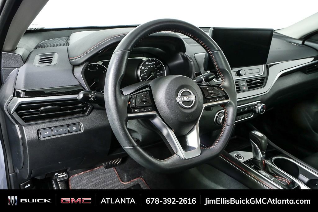 Used 2023 Nissan Altima 2.5 SR w/ SR Premium Package image 4