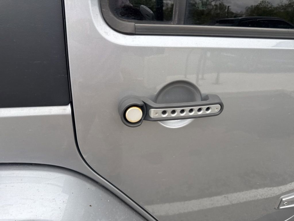 Used 2016 Jeep Wrangler Unlimited Sahara w/ Connectivity Group image 21