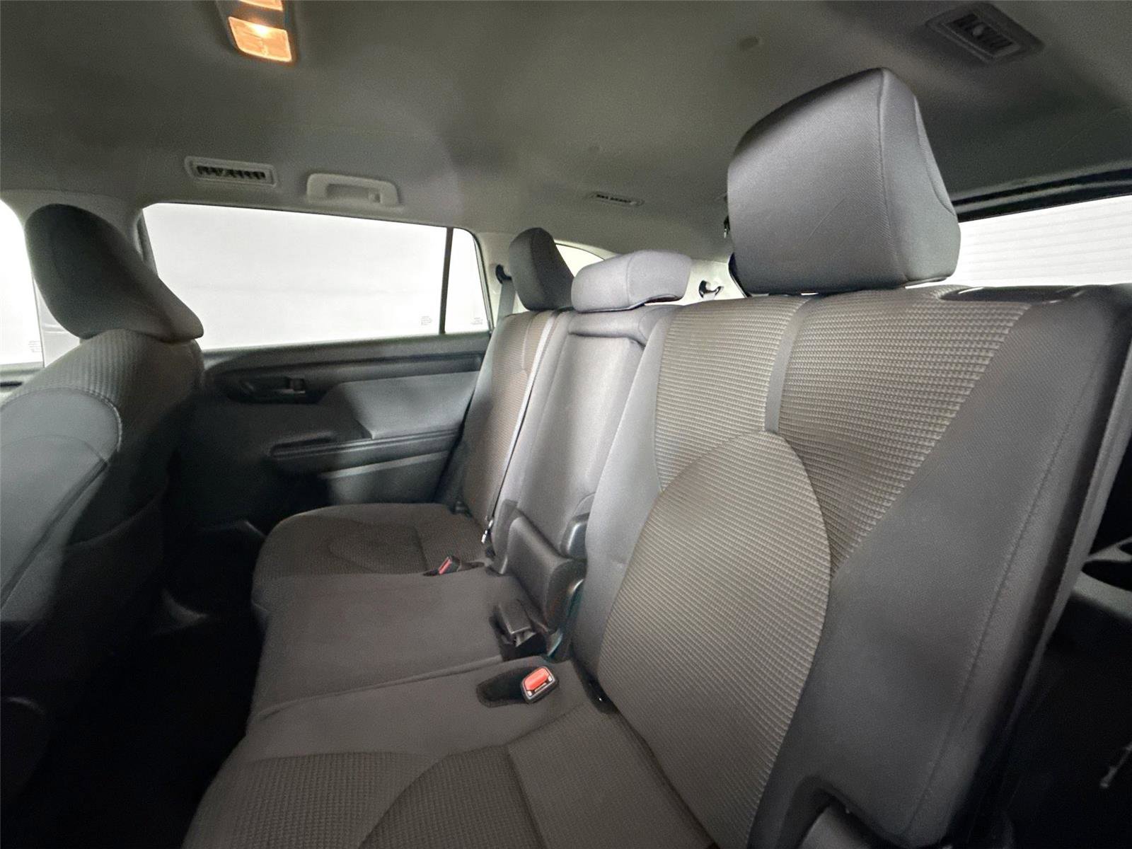 Certified 2025 Toyota Highlander LE image 28