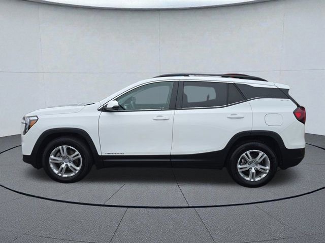 Used 2024 GMC Terrain SLE w/ Driver Convenience Package image 2